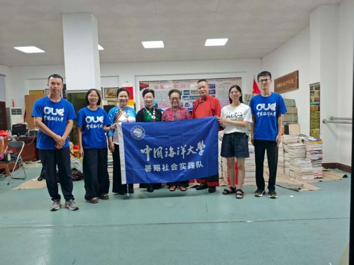 圖 3 實(shí)踐隊(duì)隊(duì)員與漁歌基地傳承人合影